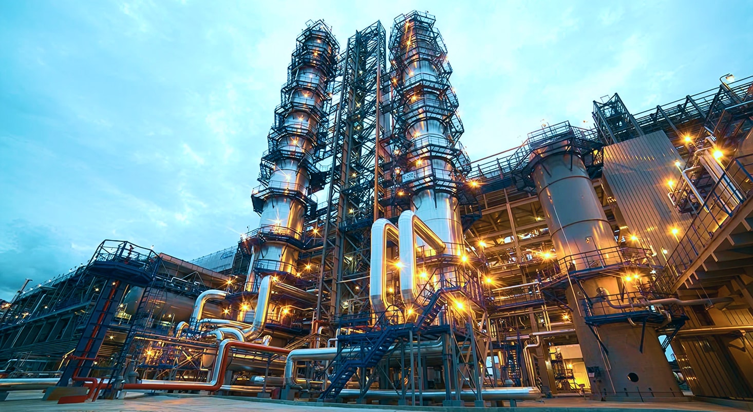 Крупные предприятия с обширным парком оборудования и территориально распределённой структурой.